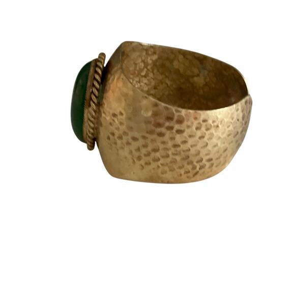 Hammered‎ Brass Cuff with Emerald-colored Stone #012 - Picture 3 of 3
